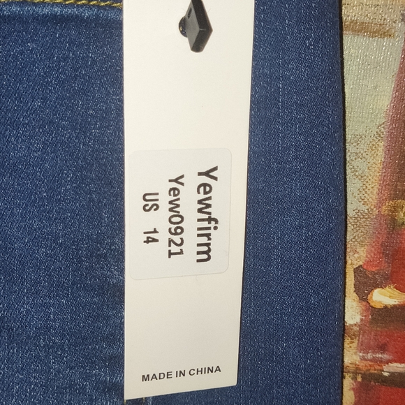 Trendy Blue Denim Jeans - Picture 4 of 4